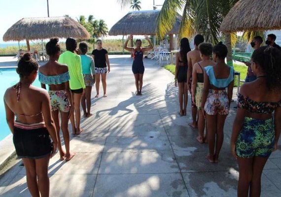 Leões-marinhos: Guarda-vidas de Coruripe desenvolvem projeto social com crianças