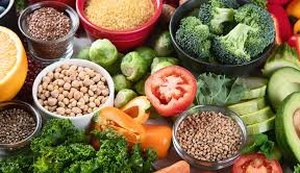 Saúde da mulher na maturidade: o que mudar na alimentação?