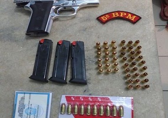 PM recupera veículos, apreende armas e 55 munições