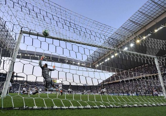 Corinthians vence Botafogo, permanece em 5º e segue invicto pós-Copa América