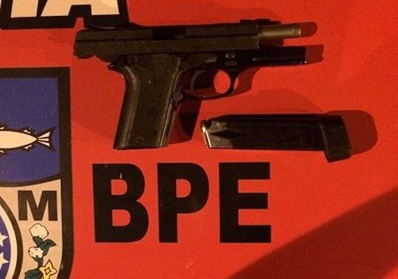 BPE recupera arma de fogo roubada de policial civil no bairro do Jacintinho