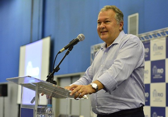 Secretário diz que norma que protege escolas foi descumprida na favela da Maré