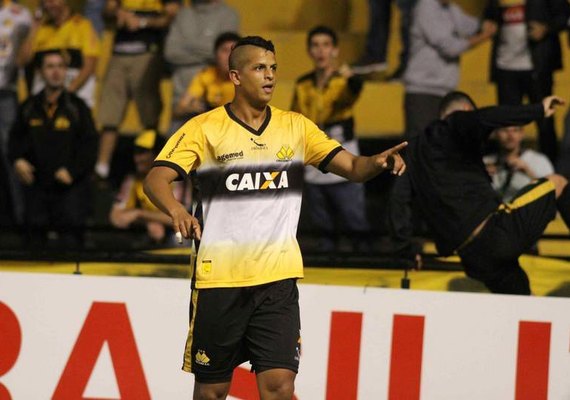 Criciúma vence, deixa o Z4 e frustra chance do Guarani assumir a ponta
