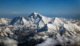 Helicóptero cai perto do Monte Everest e mata seis turistas