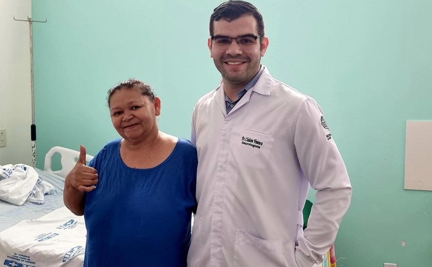 Após tratamento em Hospital de Emergência do Agreste, agricultora com doença rara volta a andar