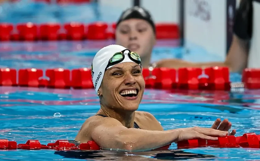 Carol Santiago vence nos 50m livre S13 e se torna brasileira com mais ouros nas Paralimpídas