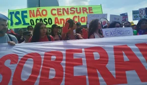 Caso Ana Clara: ativistas protestam no TSE contra decisão de André Mendonça