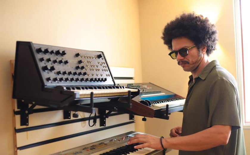 Oficina gratuita de trilhas sonoras com Dinho Zampier acontece dia 6 de dezembro