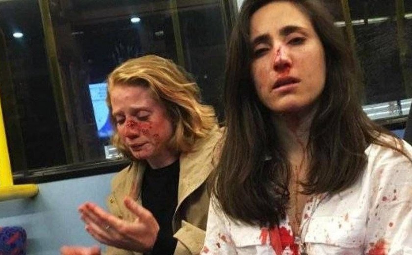 Casal de lésbicas é atacado por grupo de homens em ônibus