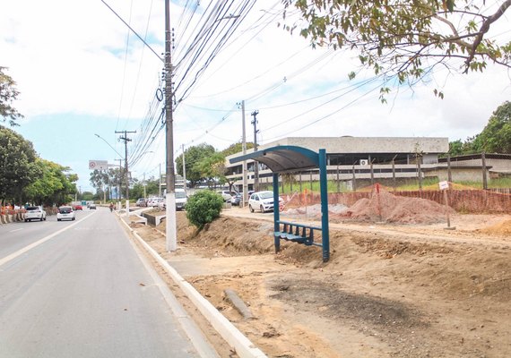 Abrigo para passageiros de ônibus na Avenida Durval de Góes Monteiro será realocado por 30 dias