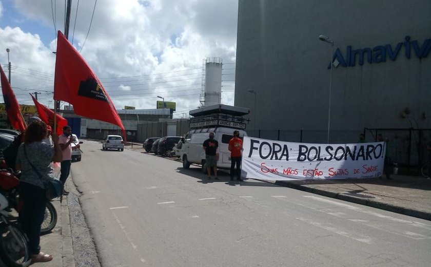 Ato relâmpago pela vida e contra governo Bolsonaro é realizado em Maceió