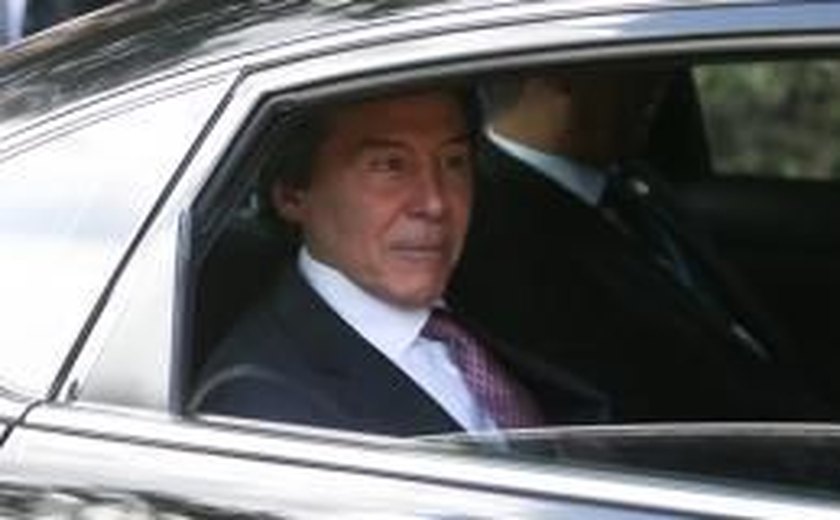 Presidente do Senado é internado em São Paulo para exames