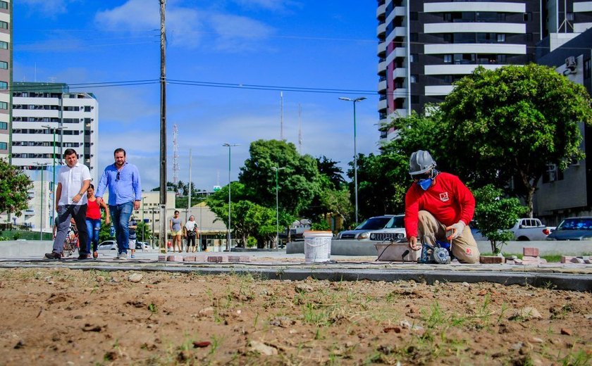 Vice-prefeito Marcelo Palmeira vistoria trecho em obras do Corredor Vera Arruda