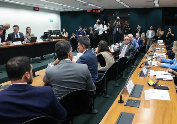 Pedido de vista adia votação da PEC do fim da escala 6X1