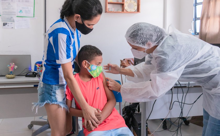 Saúde realiza ação de vacinação em escola municipal para prevenir novos casos de Meningite