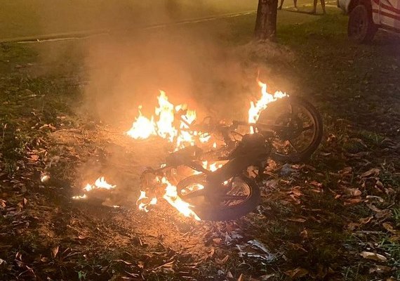 Suspeito de roubo é espacando por populares  e veículo utilizado no crime é incendiado