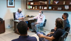 Paulão se reúne com reitor da Ufal para debater futuro da educação