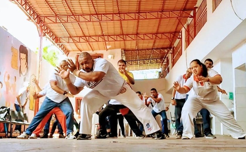 Trajetória de mais de três décadas transforma vidas por meio da capoeira em Alagoas