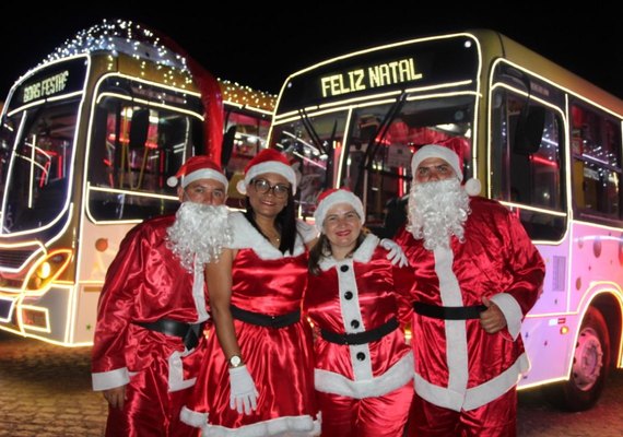 Ônibus de Maceió recebem decoração natalina neste fim de ano