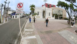 Praça Deodoro passa a ter ponto de parada para ônibus escolares e de turismo