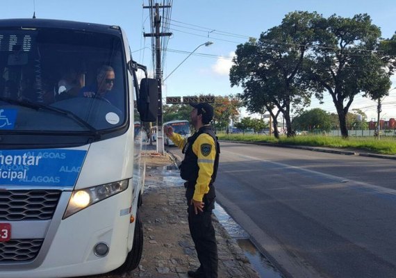 Transportes complementares são flagrados cometendo irregularidades