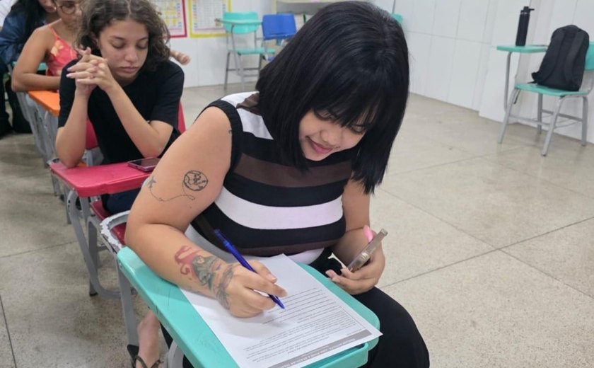 Curso gratuito de inglês transforma relação de aluna com o idioma