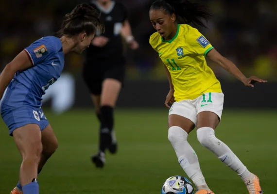 Brasil perde para a França e disputa vaga nas oitavas com a Jamaica