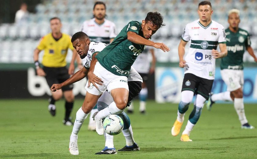 Mesmo rebaixado, Coritiba derrota Palmeiras