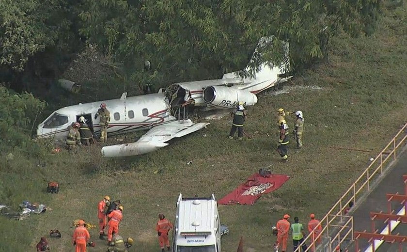 Avião cai no Aeroporto da Pampulha, em Belo Horizonte