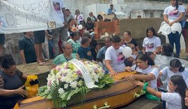 Corpo de adolescente é sepultado em meio a homenagens e protestos por justiça