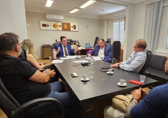 Defensoria Pública media diálogo entre Sesau e Santa Casa para garantir serviços de saúde