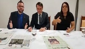 'Peixe quando vê manta de óleo, foge', afirma secretário de Pesca ao lado de Bolsonaro