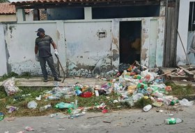 Acumulador compulsivo é internado e Prefeitura de Delmiro obrigada a higienizar o imóvel