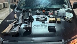 Polícias apreendem arsenal e prendem dupla durante operação em Ibateguara