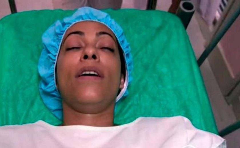 'Totalmente Demais': Dorinha faz plástica, entra em coma e fica entre a vida e a morte