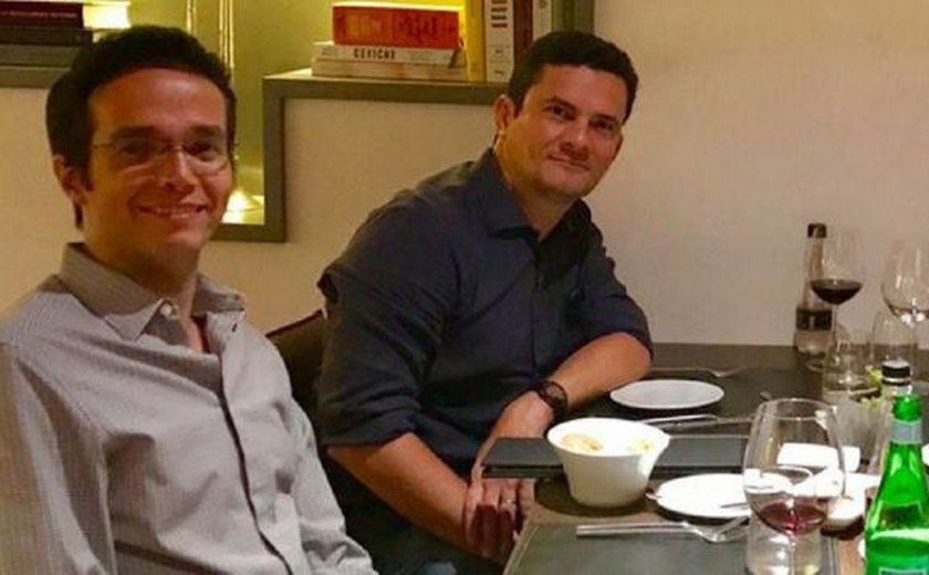 Após perder seguidores, Karnal apaga post de jantar com Sergio Moro