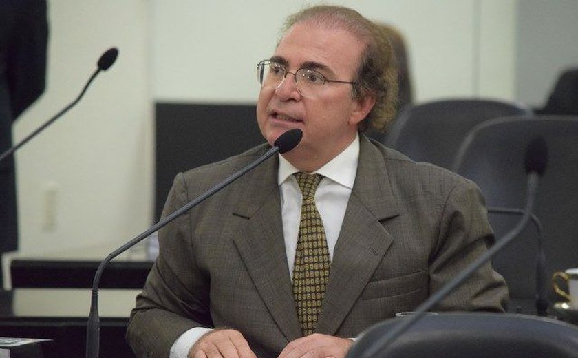 Olavo Calheiros desiste de candidatura para presidência da ALE