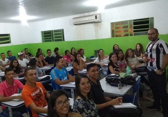 Cursinho pré-vestibular gratuito inicia mais uma temporada