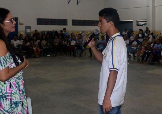 Escola estadual em Arapiraca promove debate sobre saúde mental com alunos