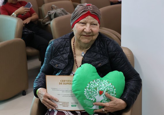 Unimed Maceió celebra último ciclo de quimioterapia de paciente com homenagem emocionante