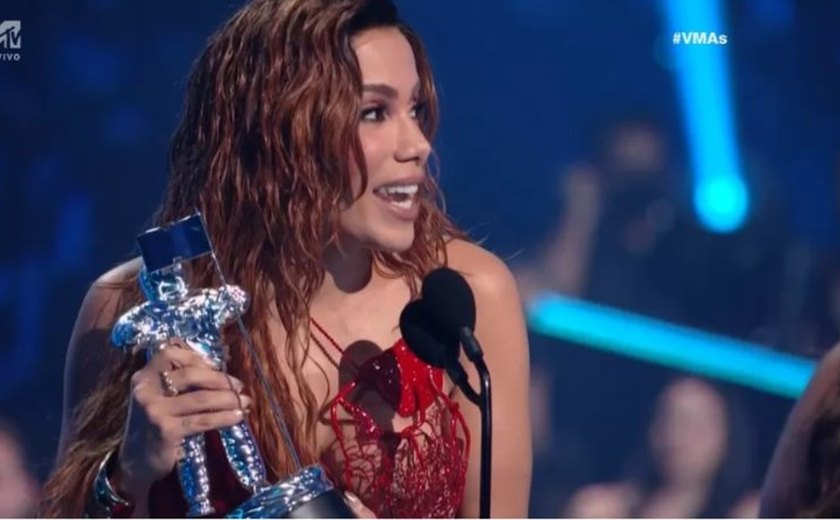 Anitta vence VMA de melhor clipe latino com 'Envolver'