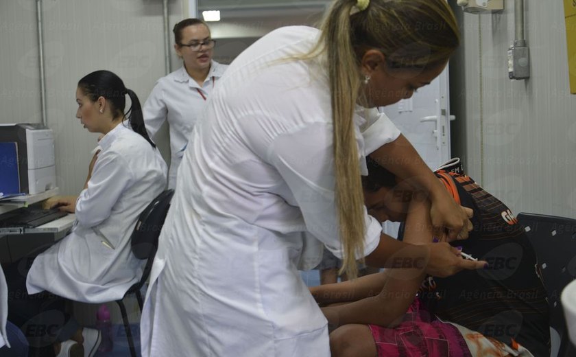 São Paulo vacina 94,7 mil pessoas no primeiro dia da campanha contra febre amarela