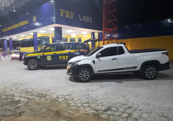 PRF recupera veículo roubado há 5 meses em Recife