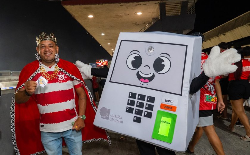 TRE/AL leva “Rolê da Pilili” ao estádio Rei Pelé e orienta torcedores para as Eleições 2026