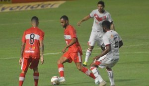 Léo Gamalho marca duas vezes, mas Vitória reage e empata nos acréscimos com CRB