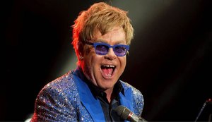 Elton John perde visão de olho direito e enfrenta dificuldades para produzir músicas