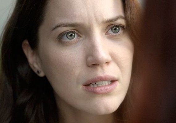 'Rock Story': Denunciada por Diana, Júlia se entrega e é presa após se esconder