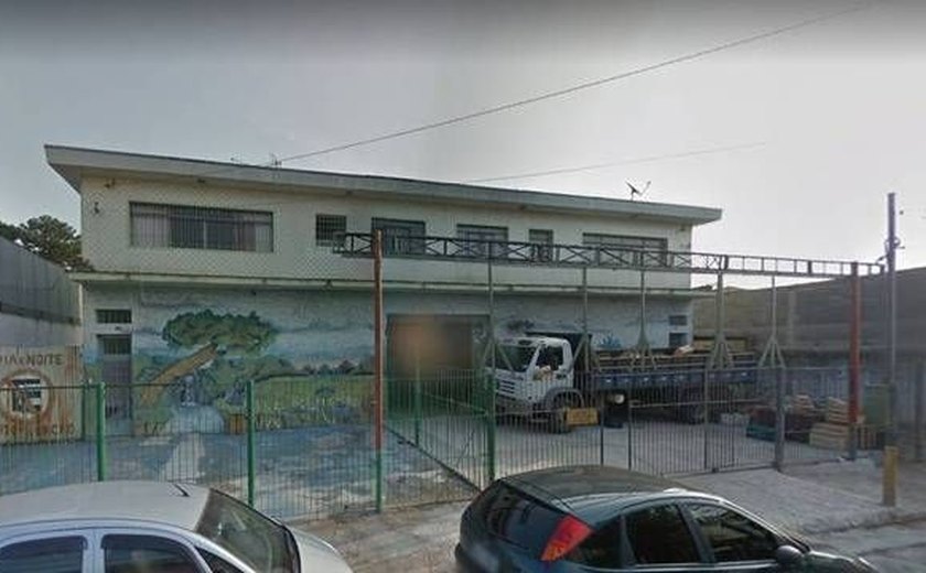 Adolescente de 16 anos é vítima de bala perdida dentro de escola em SP