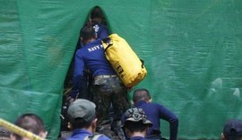 Quatro meninos são resgatados de caverna inundada na Tailândia