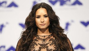 Cantora Demi Lovato relembra luta contra dependência de drogas